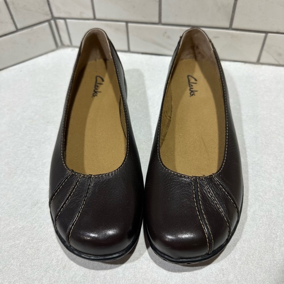 Clarks Women's Brown Leather Slip On Flats Round Toe Shoes Size 9M Style-84697 - Picture 7 of 11